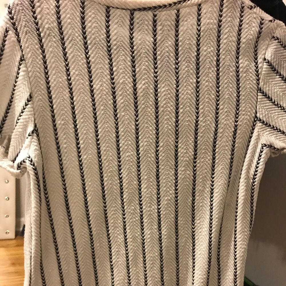 Zara short sleeve size small